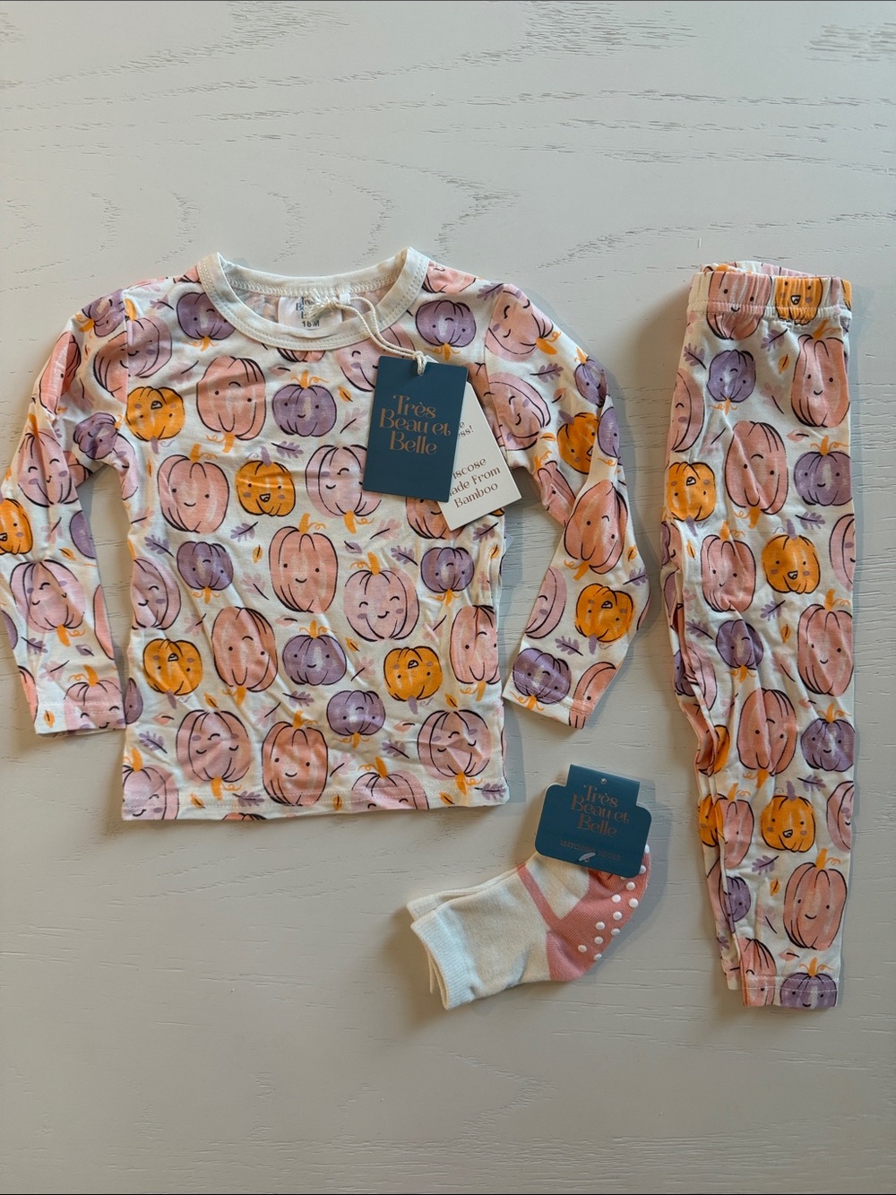 Tres Beau et Belle Pink Pumpkins Bamboo Pajama Set Socks 18 24 months 3T 4T